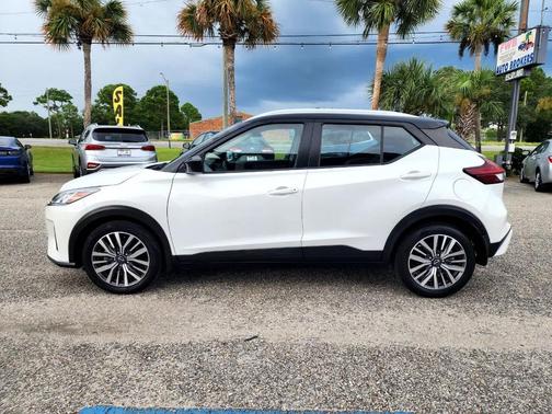 2022 Nissan Kicks SV