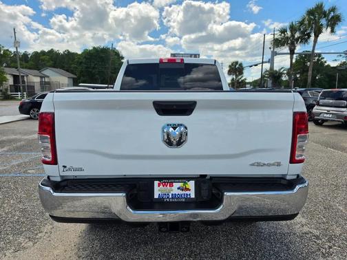 Bright White Clearcoat 2024 RAM 2500 Tradesman Crew Cab 4x4 6'4' Box