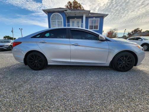 2011 Hyundai SONATA Limited 2.0T