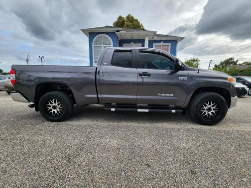 2017 Toyota Tundra SR5