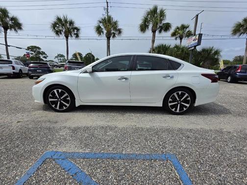 Pearl White 2018 Nissan Altima 2.5 SR