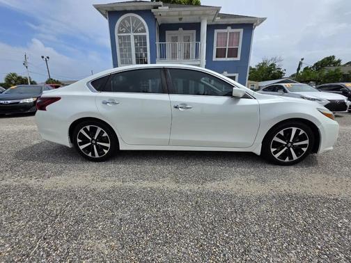 Pearl White 2018 Nissan Altima 2.5 SR