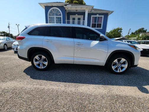 2017 Toyota Highlander Limited