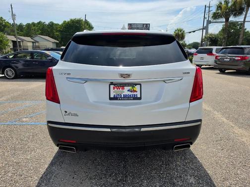 White 2017 Cadillac XT5 Premium Luxury