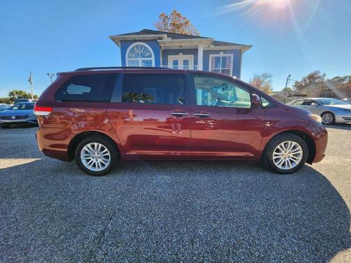 2012 Toyota Sienna XLE