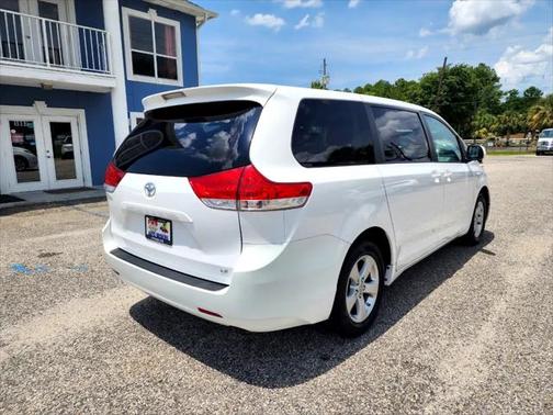 2012 Toyota Sienna 5dr 7-Pass Van I4 FWD (Natl)