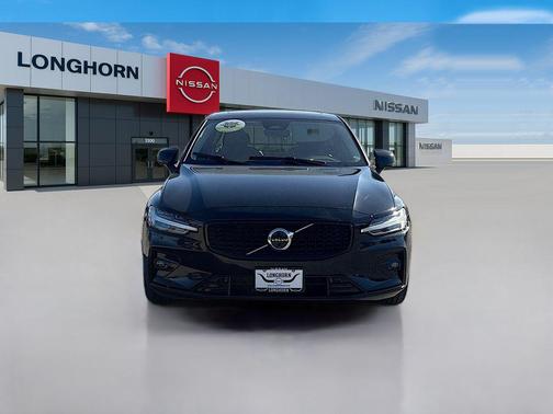 2024 Volvo S60 B5 Plus Dark Theme