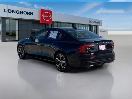 2024 Volvo S60 B5 Plus Dark Theme