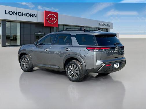 2025 Nissan Pathfinder SV FWD