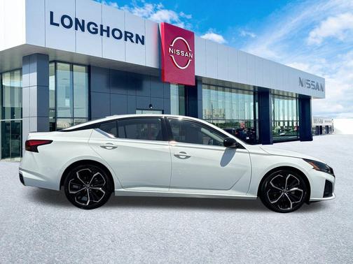 2023 Nissan Altima SR FWD