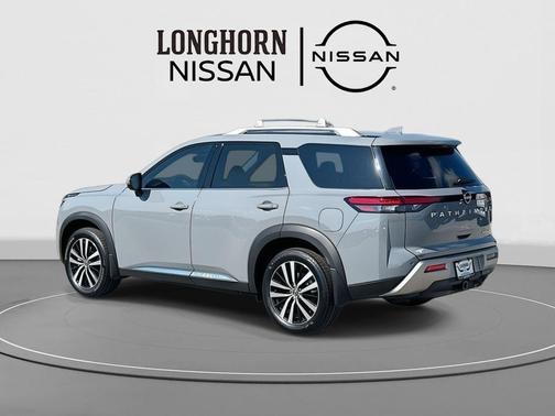 2025 Nissan Pathfinder Platinum FWD