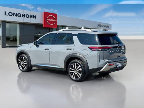 2025 Nissan Pathfinder Platinum FWD