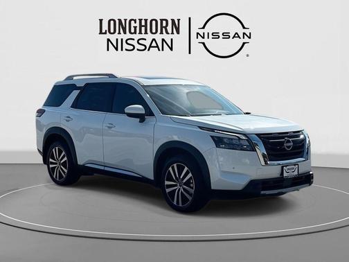 2025 Nissan Pathfinder Platinum 4WD