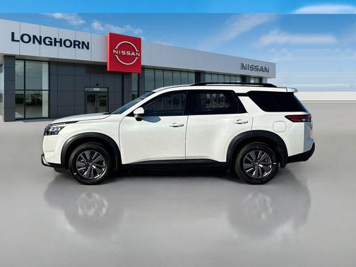 2025 Nissan Pathfinder SV FWD