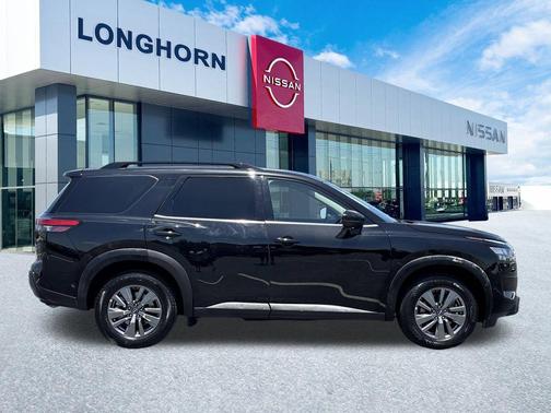 2024 Nissan Pathfinder SV 4WD