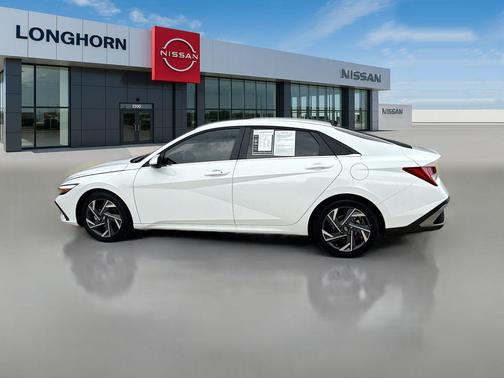 2025 Hyundai ELANTRA SEL