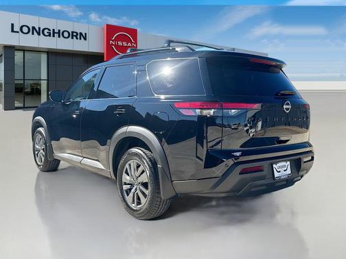 2025 Nissan Pathfinder SV FWD