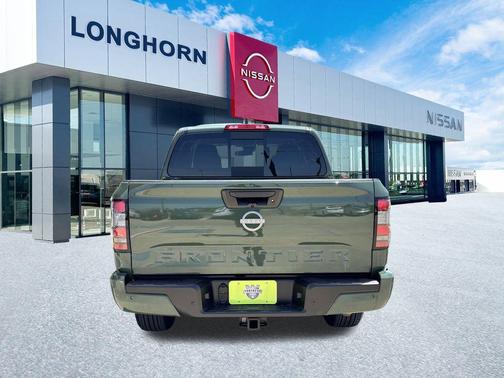 2025 Nissan Frontier SV