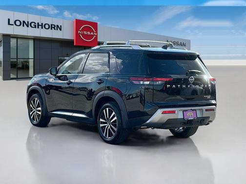 2025 Nissan Pathfinder Platinum 4WD