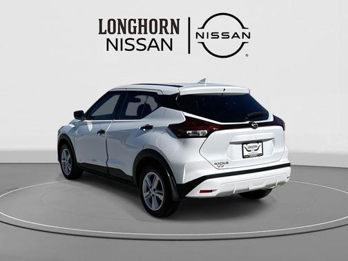 2025 Nissan Kicks S