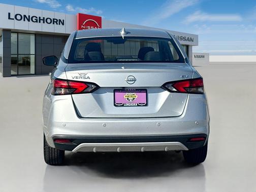 2023 Nissan Versa 1.6 SV