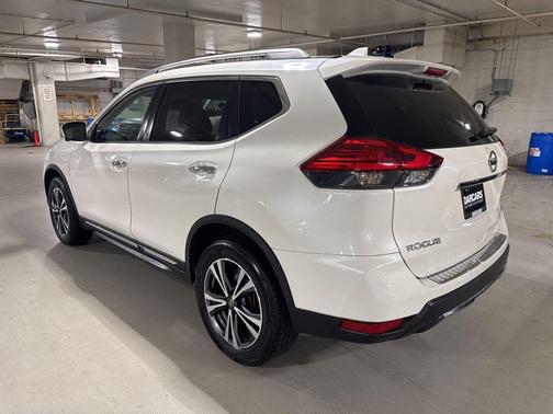 Pearl White 2017 Nissan Rogue SL