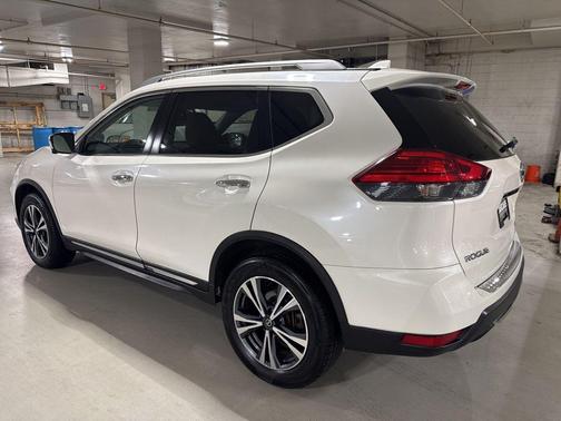 Pearl White 2017 Nissan Rogue SL