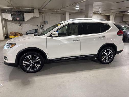 Pearl White 2017 Nissan Rogue SL