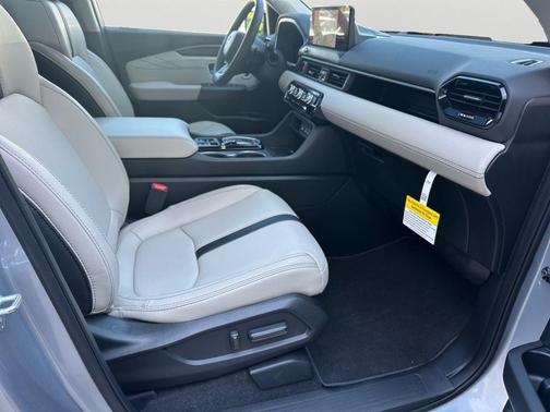 Solar Silver Metallic 2026 Honda Pilot Touring 8-Passenger