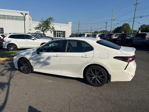 Super White 2021 Toyota Camry SE