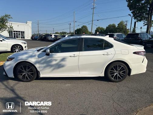 Super White 2021 Toyota Camry SE