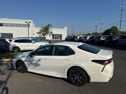 Super White 2021 Toyota Camry SE