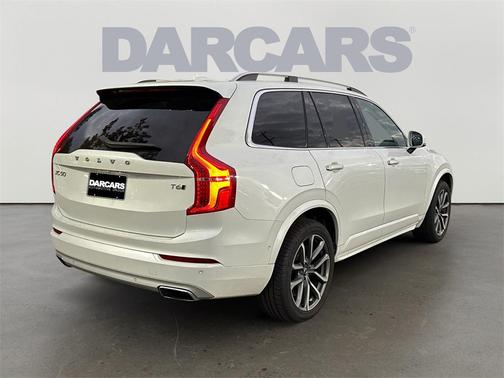 2018 Volvo XC90 T6 Momentum