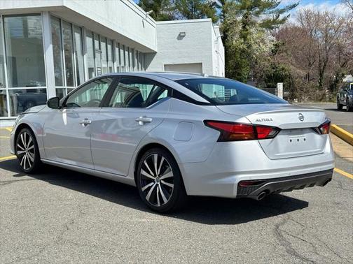2022 Nissan Altima SR FWD