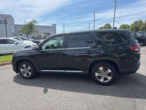 Crystal Black Pearl 2024 Honda Pilot EX-L