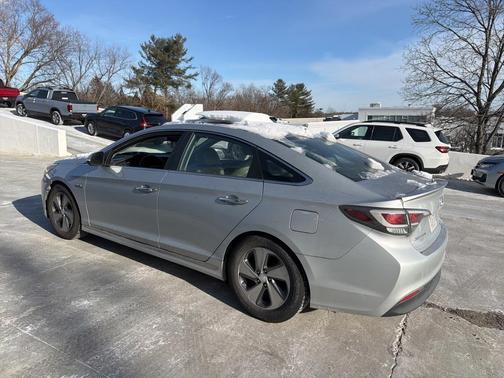 2017 Hyundai SONATA Hybrid Limited