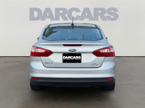 Ingot Silver 2014 Ford Focus SE