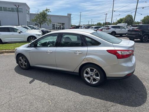 Ingot Silver 2014 Ford Focus SE