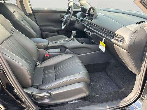 Crystal Black Pearl 2026 Honda HR-V EX-L