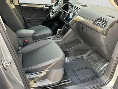 2024 Volkswagen Tiguan 2.0T SE 4MOTION