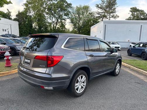 Modern Steel Metallic 2018 Honda Pilot LX