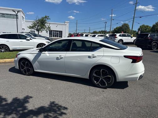 Glacier White 2023 Nissan Altima SR FWD