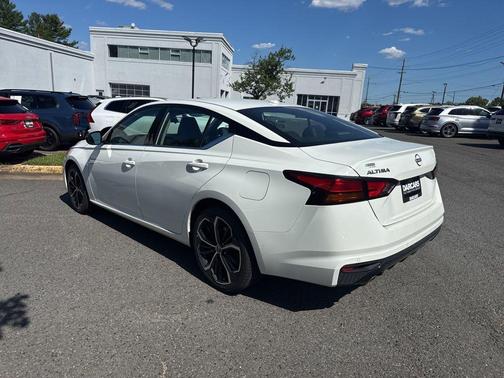 Glacier White 2023 Nissan Altima SR FWD