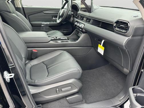 Crystal Black Pearl 2026 Honda Pilot Touring 8-Passenger