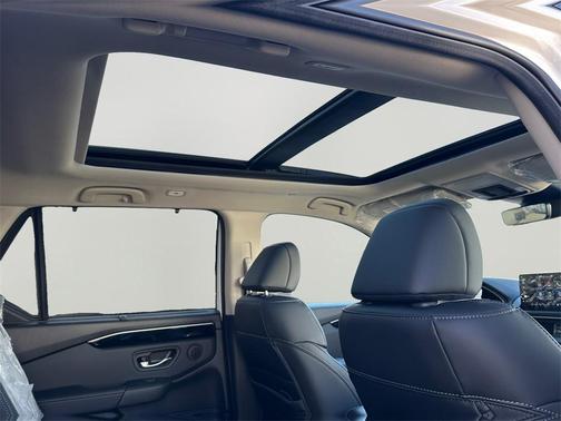 2025 Honda Pilot Touring 8-Passenger