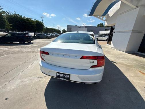 Crystal White Pearl 2017 Volvo S90 T6 Inscription