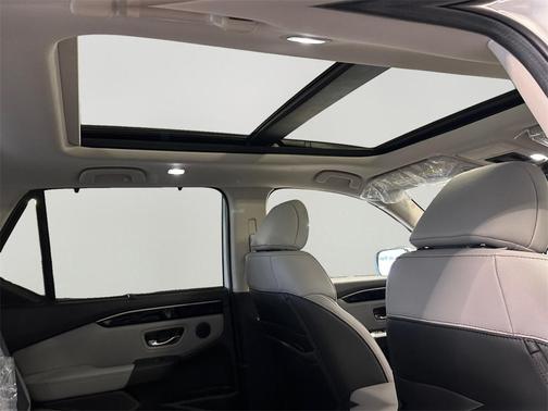 2025 Honda Pilot Touring 8-Passenger