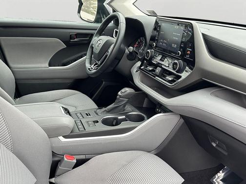 2021 Toyota Highlander LE