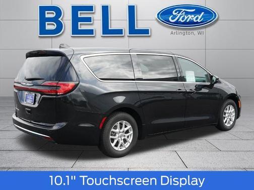 Brilliant Black Crystal Pearlcoat 2023 Chrysler Pacifica TOURING L