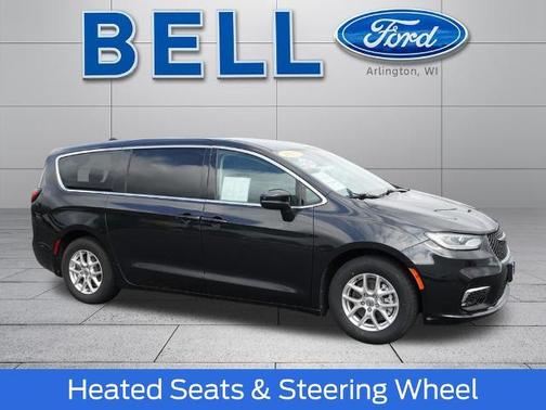 Brilliant Black Crystal Pearlcoat 2023 Chrysler Pacifica TOURING L